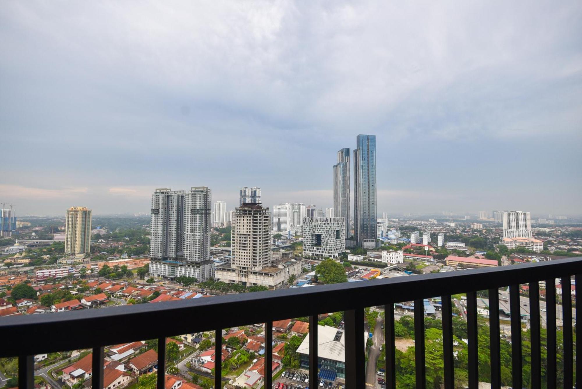 Twin Tower By Nest Home【5 Mins Walk To Ciq】 *